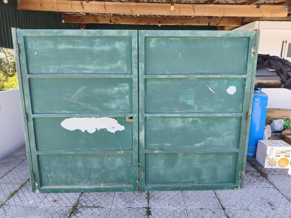 Portão de Ferro de 2 Folhas – 2.57m x 1.87m (Ideal para Garagem ou Anexo)