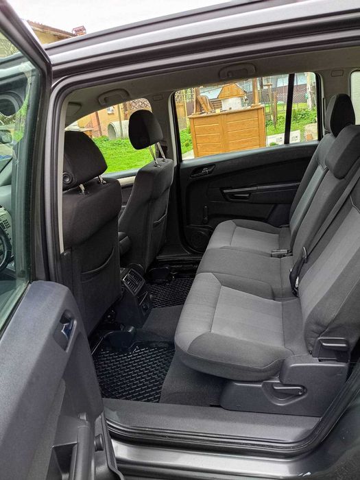 Продаю авто opel zafira 2008