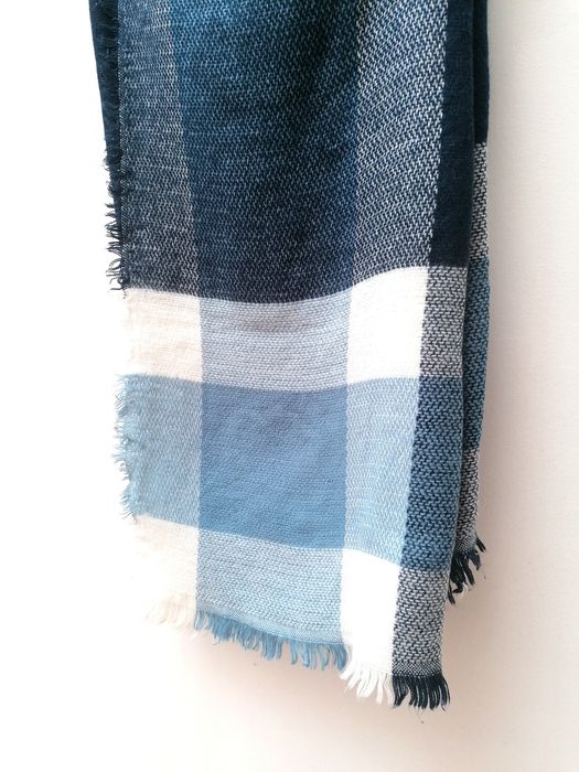 Lenço em tons de azul