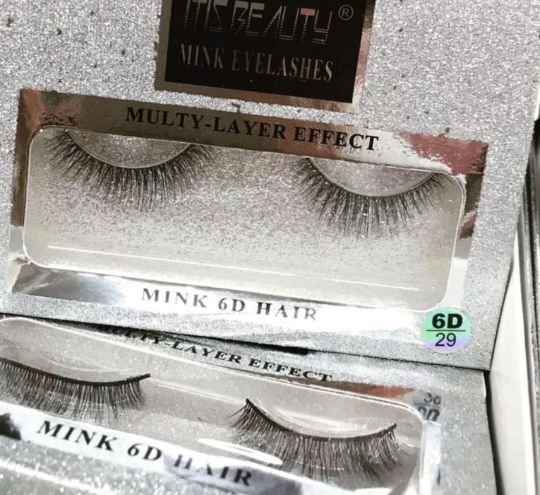 Pinceis de maquilhagem + bolsa e pestanas postiças