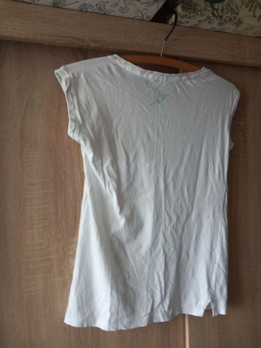 T-shirt damski bez rękawów