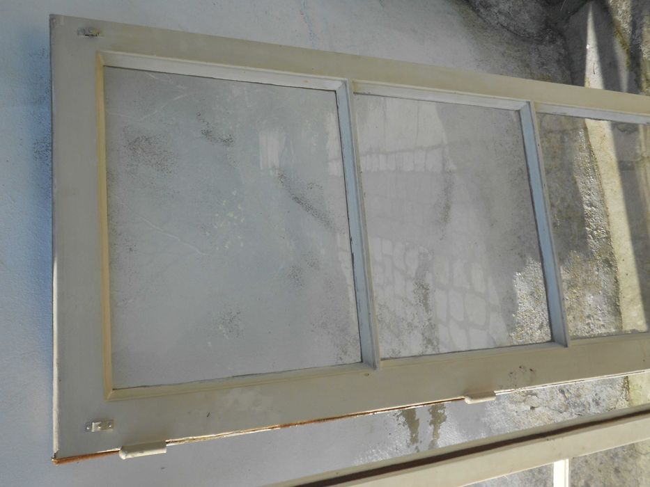 Janelas antigas madeira maciça em bom estado  old antique wood windows