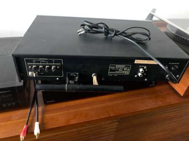 SE INTERESSADO/A Faça uma Proposta  SANYO FMT 3510L TUNER (Rádio)