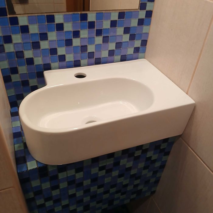 Umywalka ceramiczna ścienna