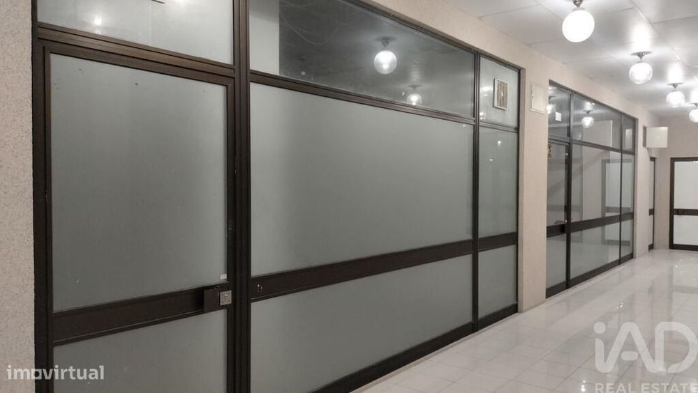 Loja / Estabelecimento Comercial em Buarcos E São Julião de 47,00 m2