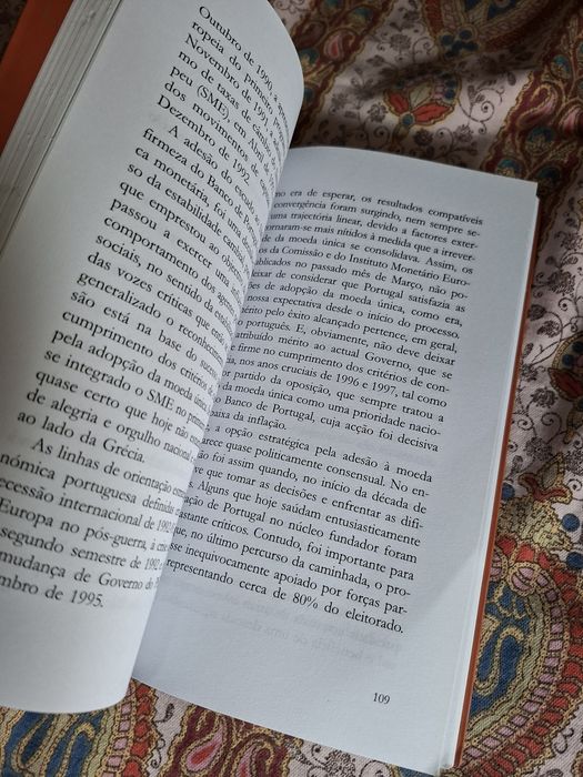 Crónicas de Uma Crise Anunciada E Outros Textos de Aníbal Cavaco Silva