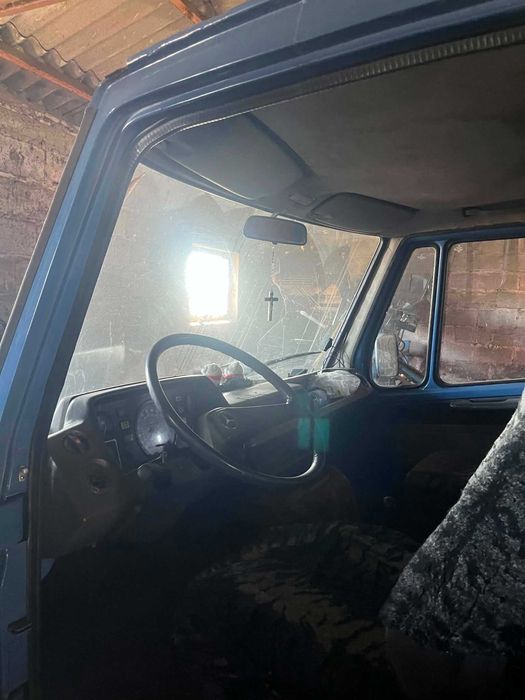 Samochód Dostawczy Mercedes Benz (Kaczka)