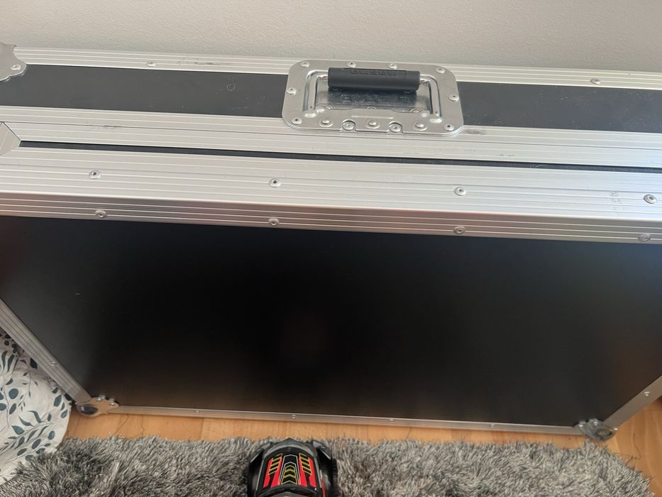 Flight Case Magma Profissional – 100€ (Preço Fixo)780 x 475 x 220 mm Interior dimensão : 674 x 316 x 89 mm (controller compartment)