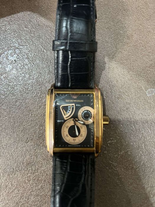 Emporio       Armani у