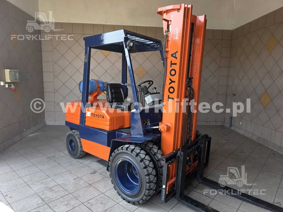 Wózek widłowy TOYOTA 5FGF30 , Przesuw boczny, TRIPLEX,  wolny skok, 5FG30 widlak, Linde , sztaplarka