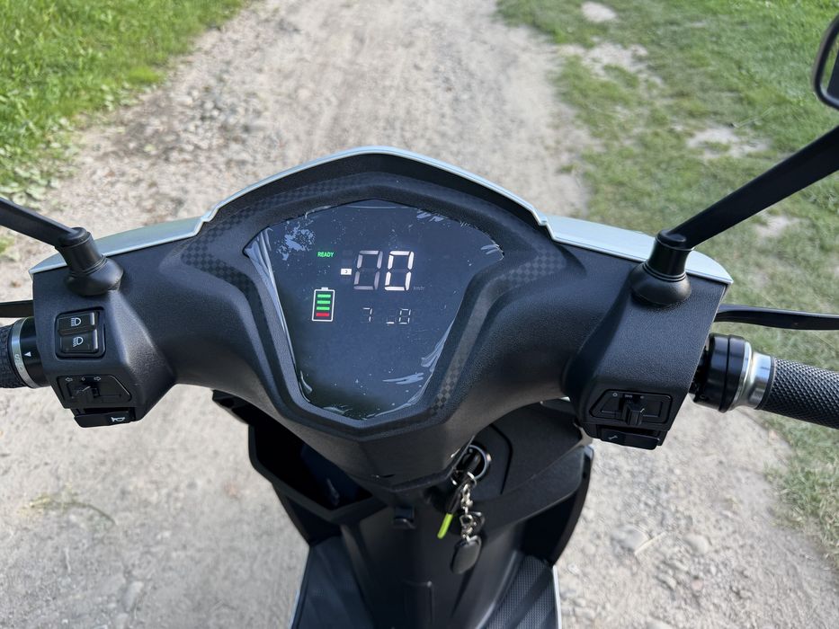 Електроскутер AeroX 1500w 72w21A Літій Залізо Фосфат
