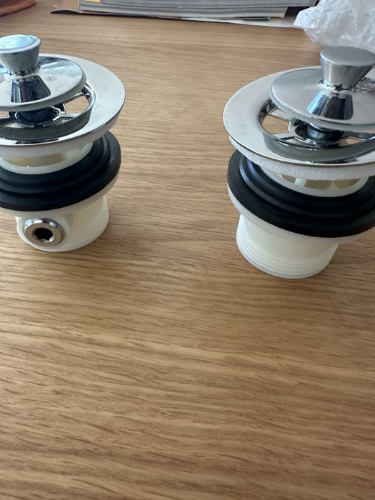 Duas peças para canalizações