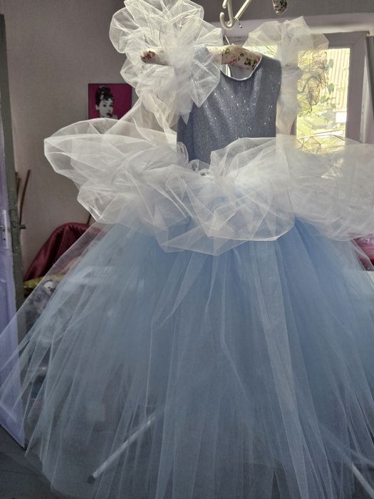 Сукня на дівчинку 5-6 рокiв золушка блакитне голубе