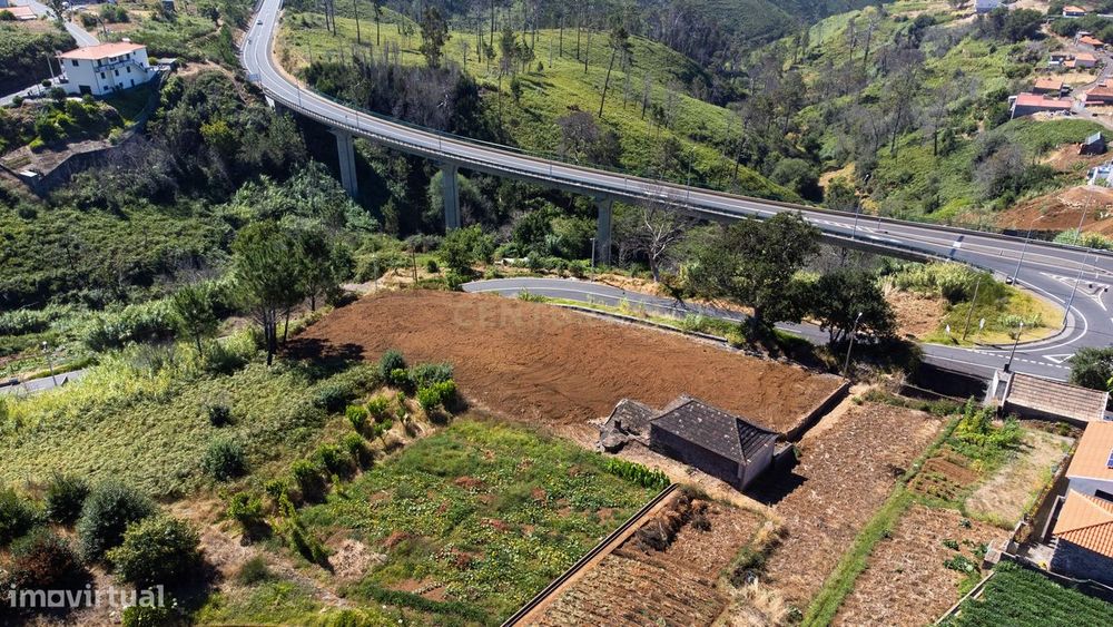 Moradia em Ruína com 1.000 m² de Terreno | Maloeira, Calheta