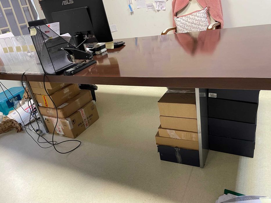 mesa de escritorio grande como nova