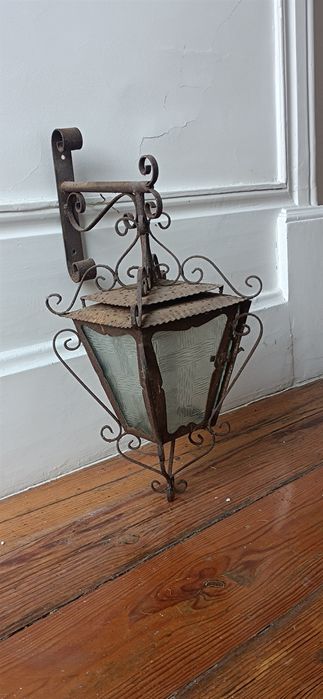 Candeeiro de rua antigo em ferro