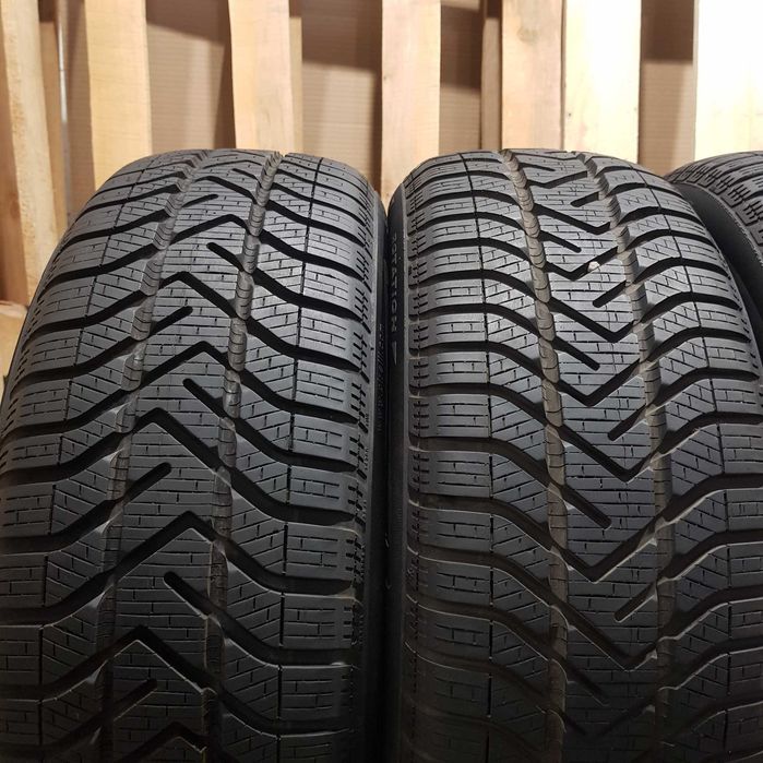 Pirelli  195/55/17 Шини Зимові (4шт) з Європи б/в Р17