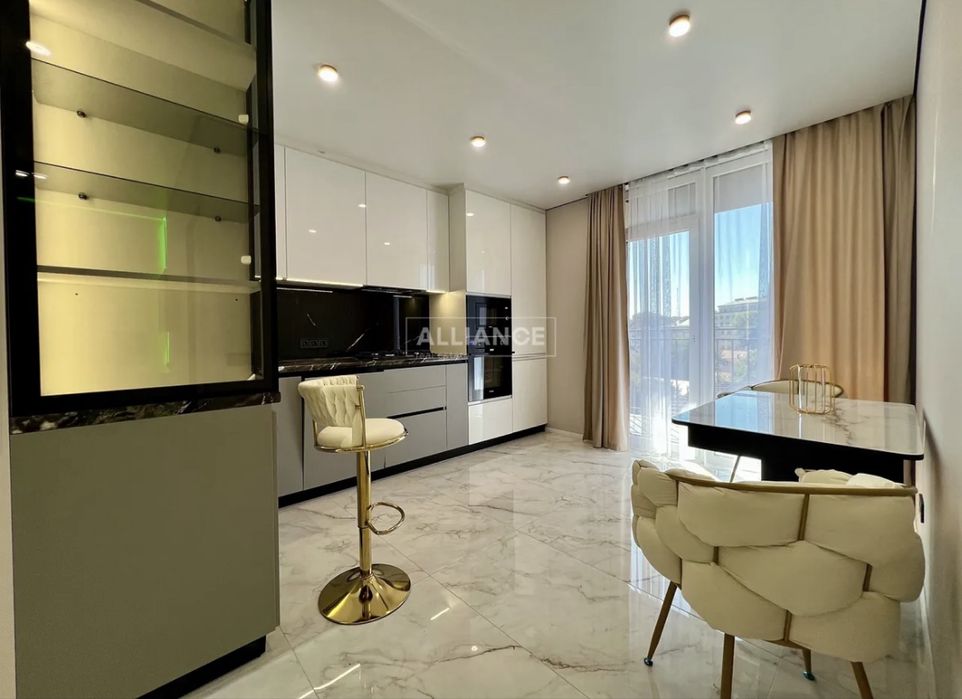 Стильна 1-кім. квартира з дизайнерським ремонтом, меблями та технікою