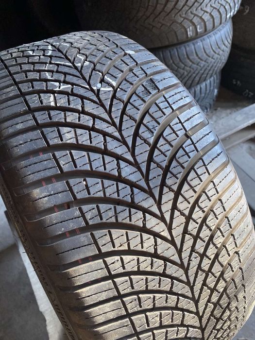 225.40.18 GoodYear 1шт БУ склад шины резина из Европы всесезон 40 R18