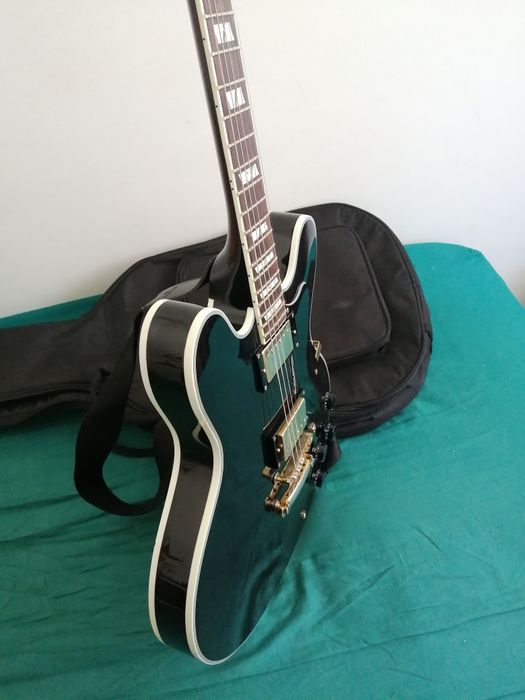 Guitarra SX, ótimo estado de conservação.