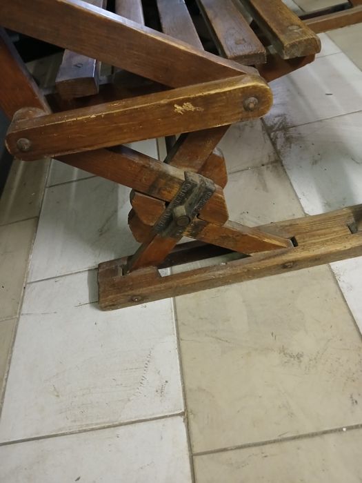 ESCOLA ANTIGA  carteira da escola primária com mais de 100 anos