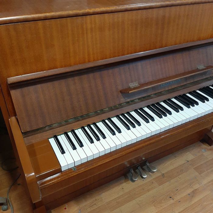 Piano vertical como novo