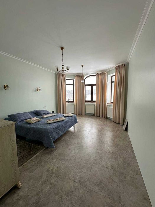 Продам сказочный домик на лужайке в селе Богдановка (Броварской р-н)