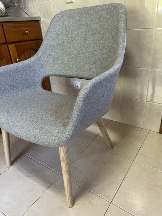 Cadeira Pedrali cinza claro