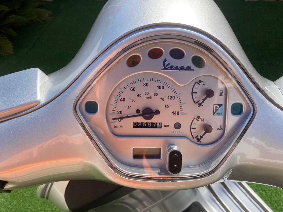 Vespa GTS 125 ano 2010 com 2600kms