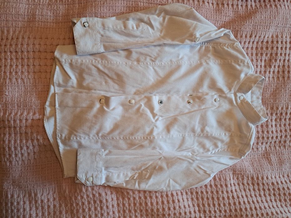 Біла хлопчикова сорочка