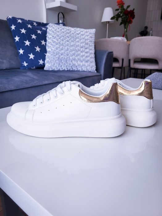 Białe sneakersy Anna Field