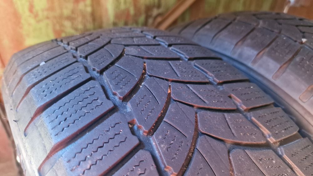 Продам пару зимних шин 195/60 r15