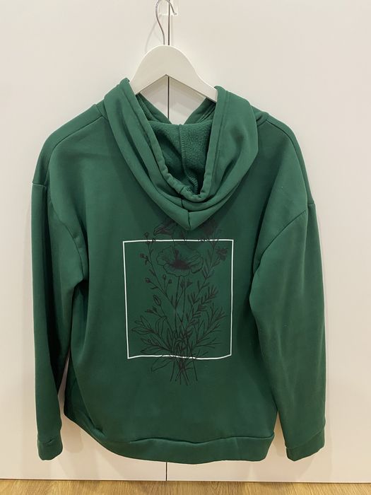 Casacos sweats e vestidos por 10€