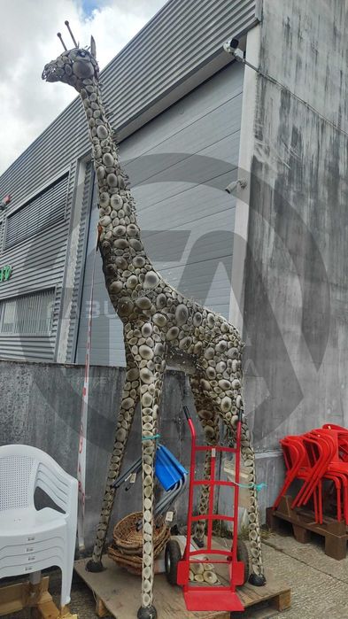 Aluguer de peças - Girafa em ferro