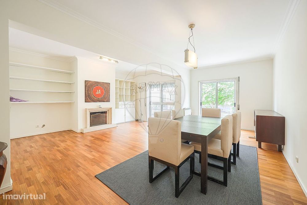 Apartamento T4 para arrendamento