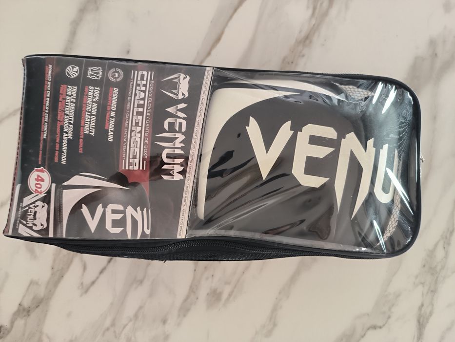 Luvas de boxe Venum Challenger 2.0 14oz (oferta bandagens Everlast 120)