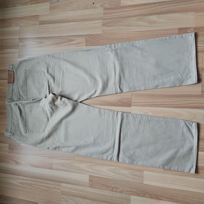 Spodnie męskie w kolorze beżowym