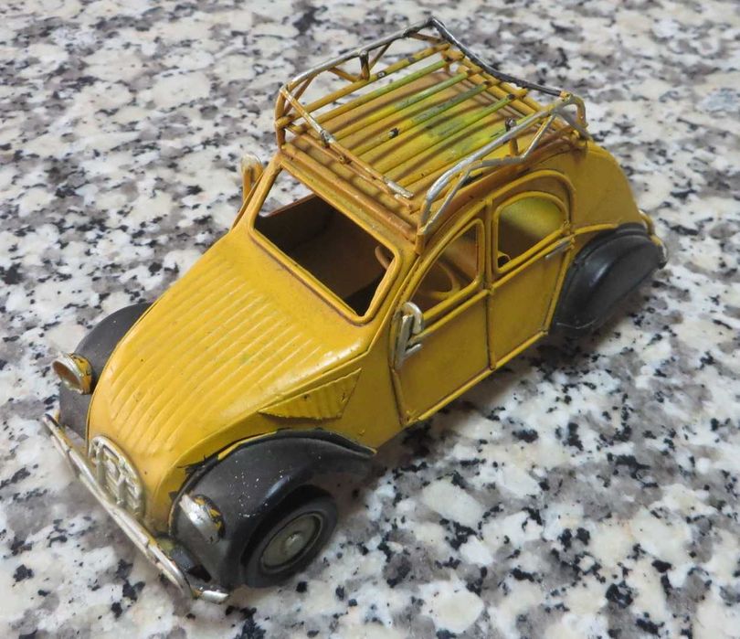 Carro de coleção em chapa