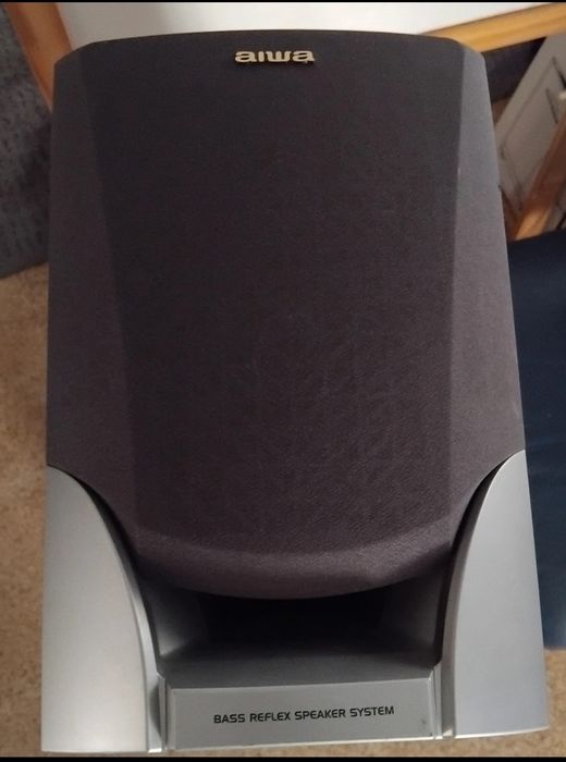Par de colunas de som AIWA SX-NS112 em bom estado e a funcionar a 100%.