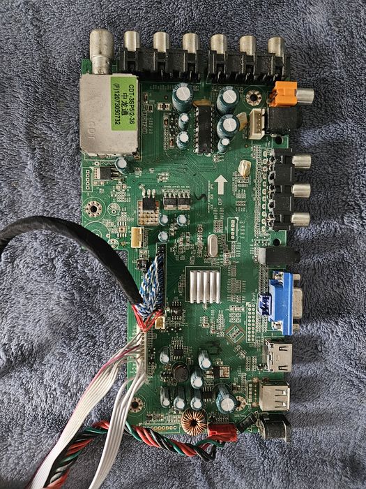 Плата телевизора. Є різні в описі!