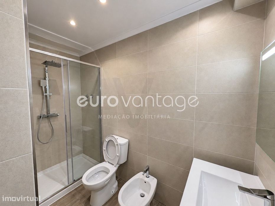 Apartamento T2+1 com 2 Garagens & Sótão | Casal dos Matos, Pousos,...