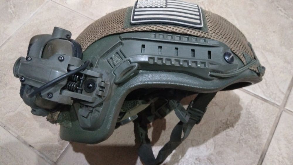 Продам каску Fast