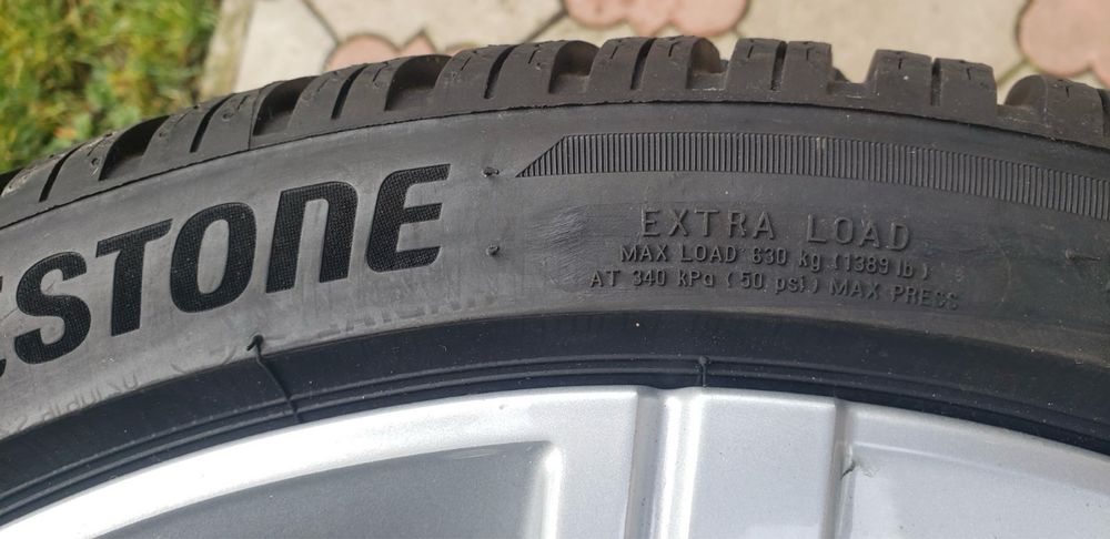 225/40 R18 92V Bridgestone Blizzak LM005