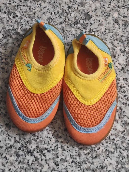 Sapatos piscina 23