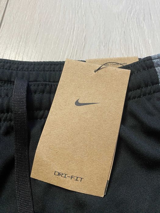 NIKE r.M Nowe, oryginalne szorty sportowe