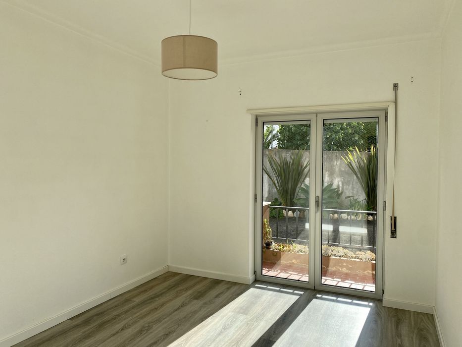 Arrenda-se T2 renovado no Vidigal