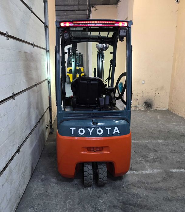 Навантажувач вилковий, електричний Toyota 1.6 тонн, вільний хід