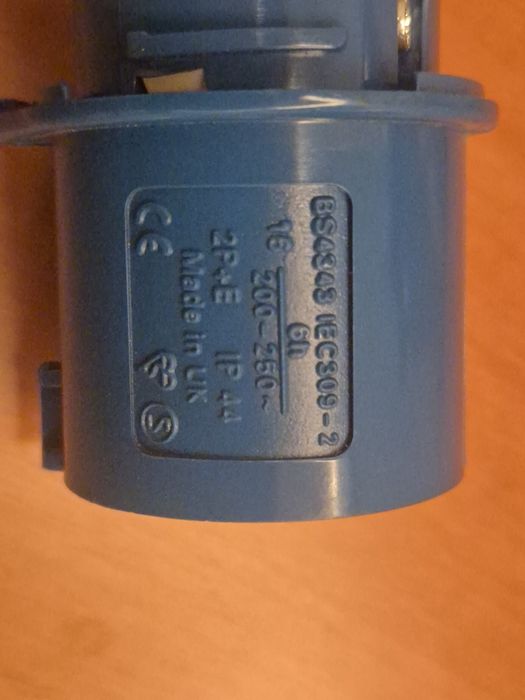 Ficha eléctrica industrial Macho 2P+E