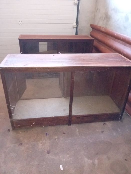 Vitrine / Balcão Vintage em Madeira Maciça com Vidro