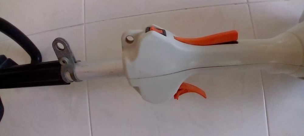 Stilh KM 55 R (Avariada) - em conjunto com a haste motoserra-200 €